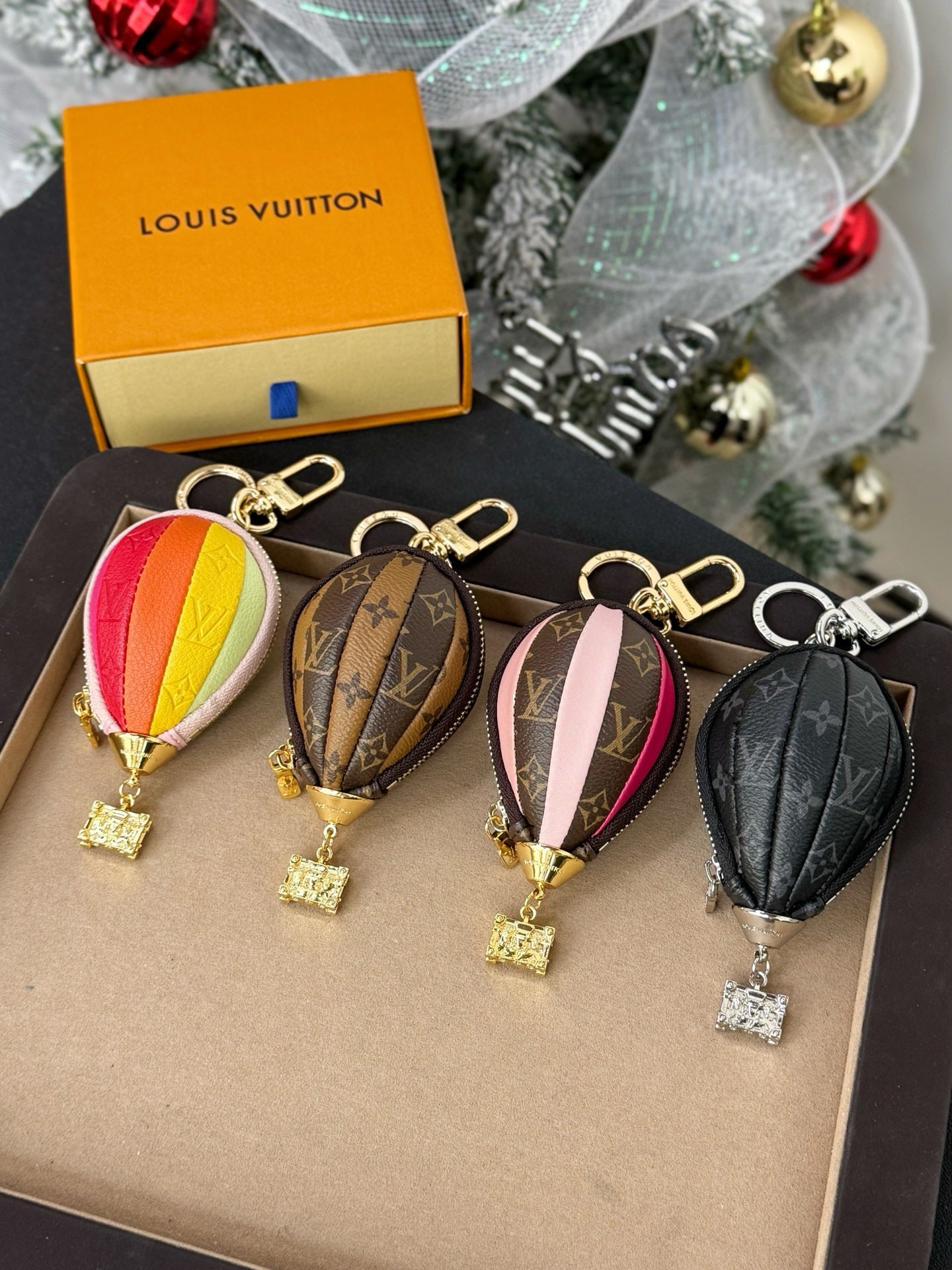 L1652 Luna Pendant